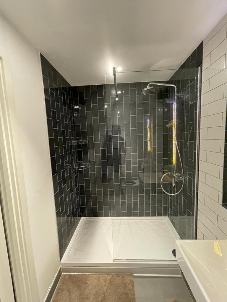 2bed Royal Wharf Apartment London