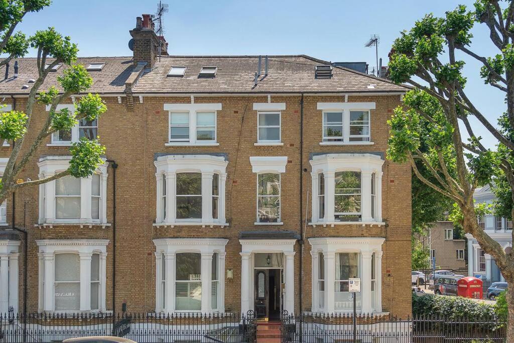 Superb Two Bedroom Flat In Little Venice Lejlighed London