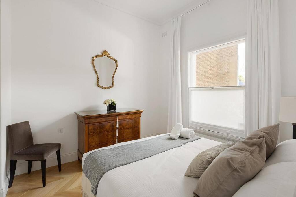 Superb Two Bedroom Flat In Little Venice London