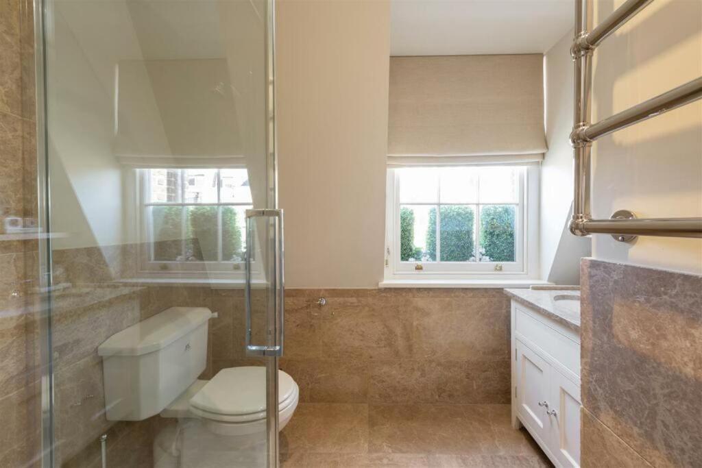 Elegantly Designed Belgravia Townhouse Appartement