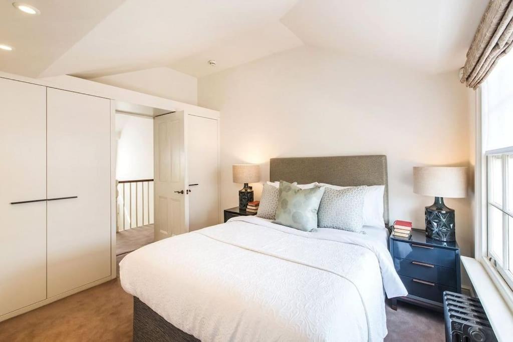 Appartement Elegantly Designed Belgravia Townhouse Londen
