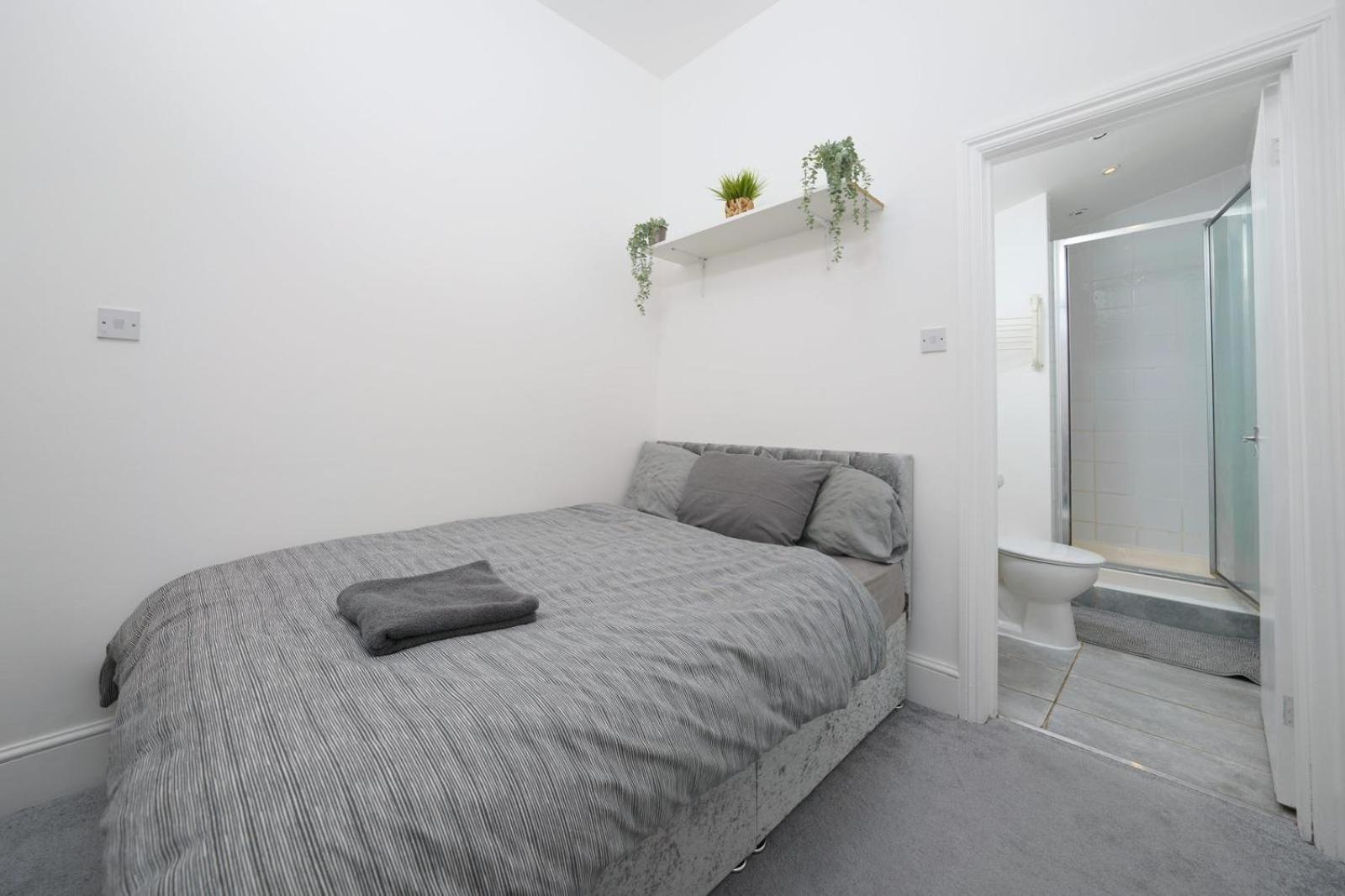 Modern 4-bedroom In Fulham, Appartamento Londra