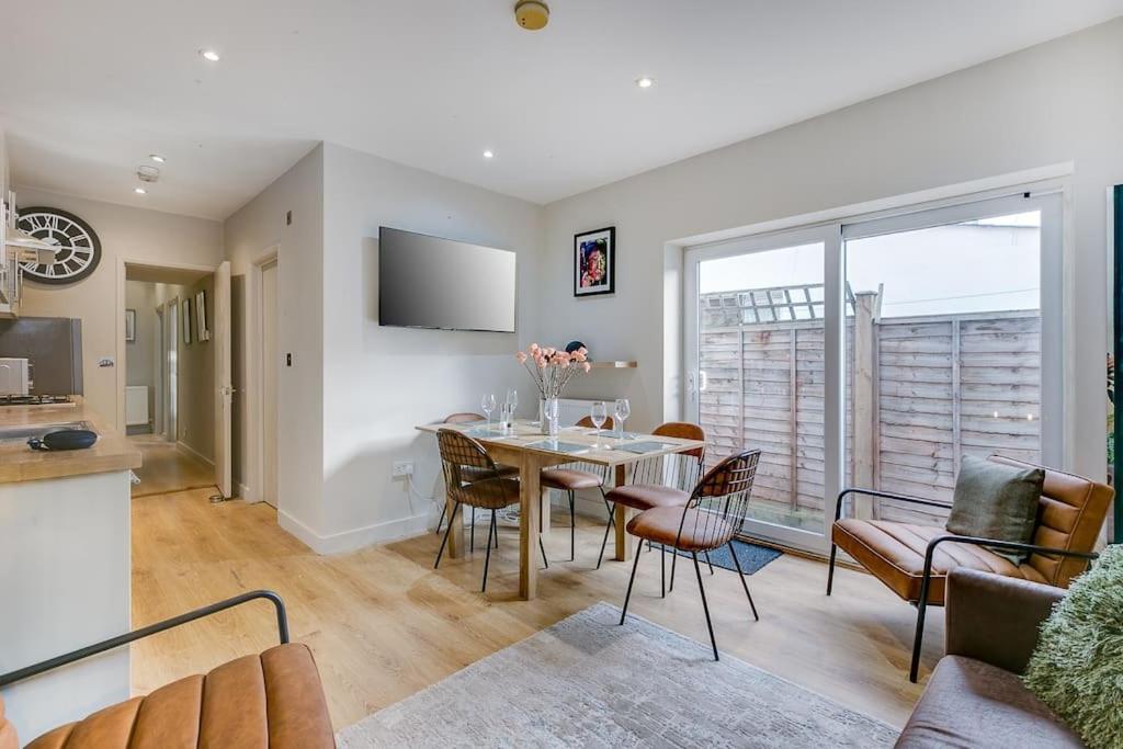 Chic 3 Bedroom Brixtonclapham Near Tube * London