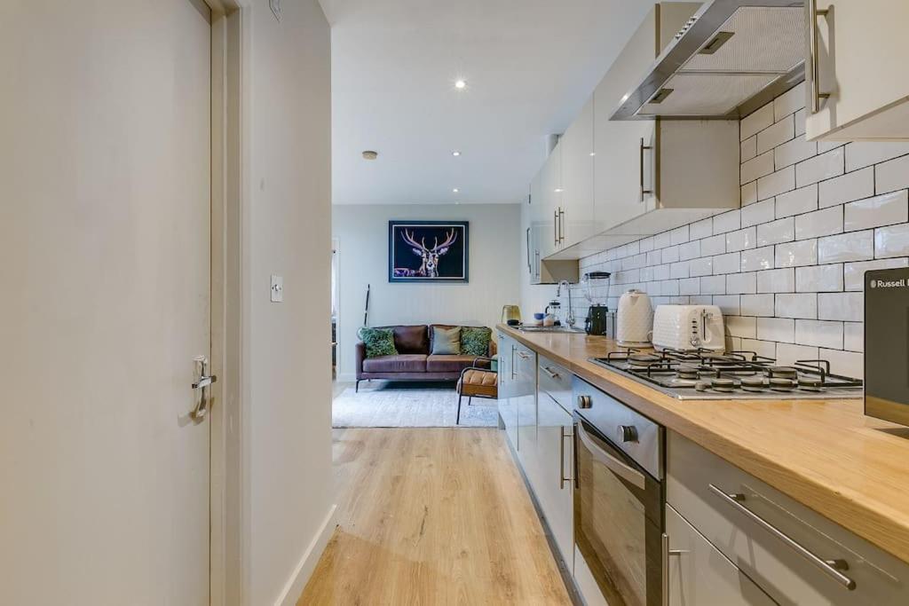 Chic 3 Bedroom Brixtonclapham Near Tube Lägenhet