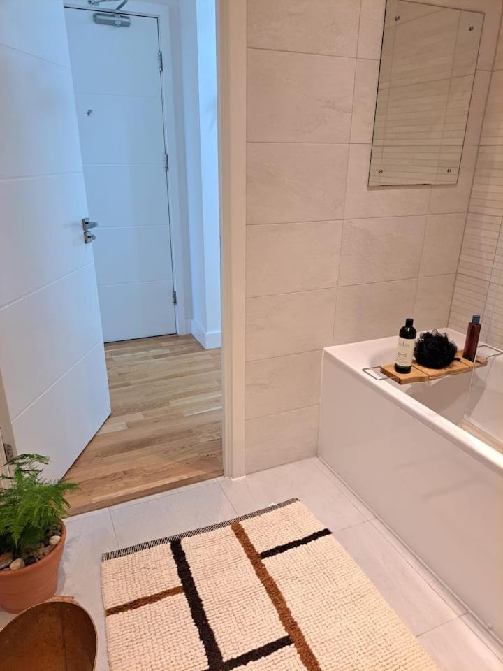 Alloggio in famiglia Cozy Double With Large En Near Canary Wharf With Amazing Views In A Shared *