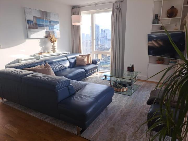 Cozy Double With Large En Near Canary Wharf With Amazing Views In A Shared * Londra