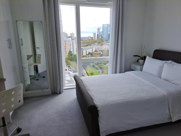 Alloggio in famiglia Cozy Double With Large En Near Canary Wharf With Amazing Views In A Shared *