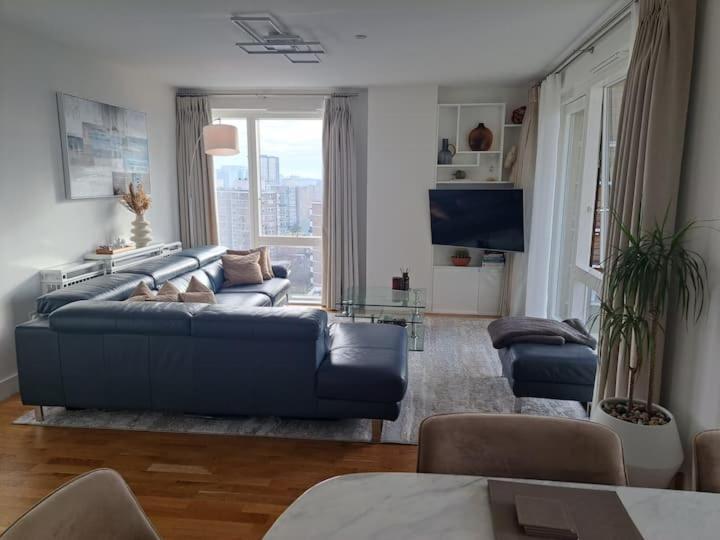 Alloggio in famiglia Cozy Double With Large En Near Canary Wharf With Amazing Views In A Shared Londra