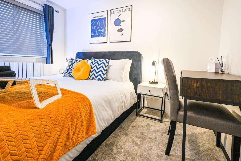Modern 2 Bed Split Level Maisonette With Parking Appartamento Londra