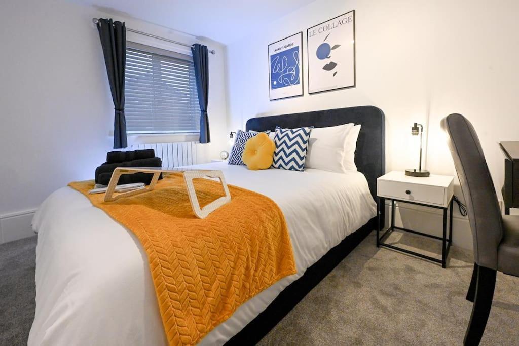 Appartamento Modern 2 Bed Split Level Maisonette With Parking Londra
