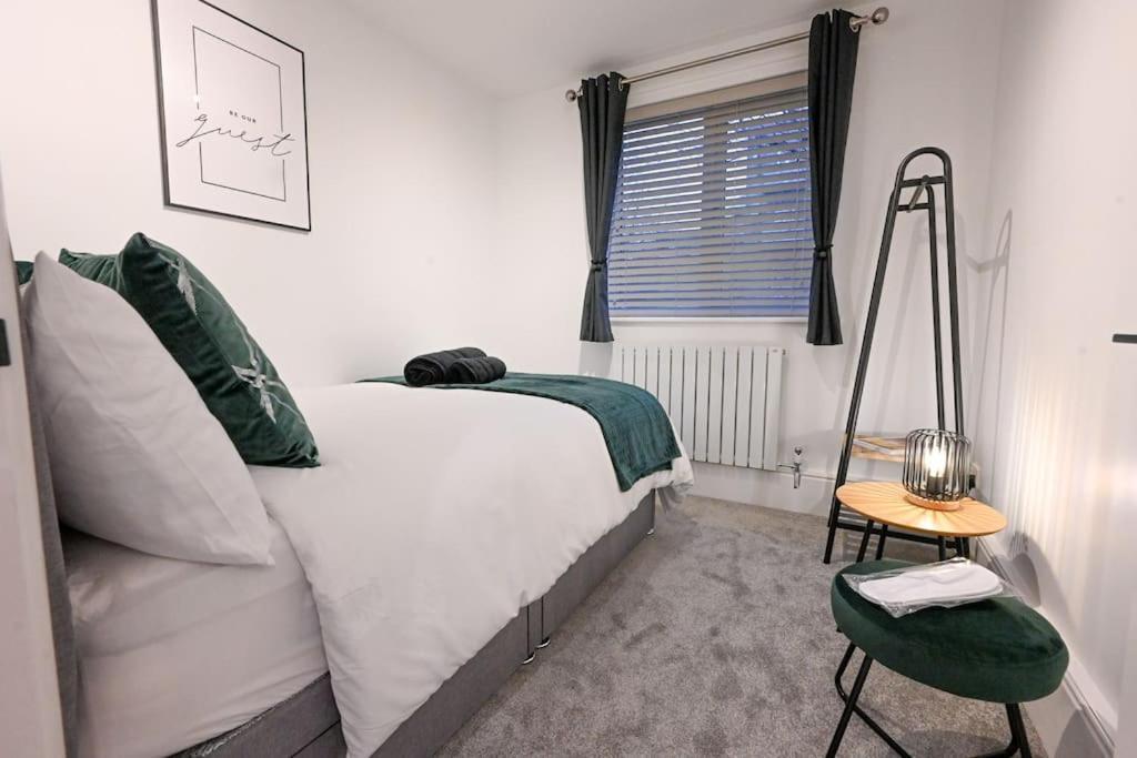 Appartamento Modern 2 Bed Split Level Maisonette With Parking Londra