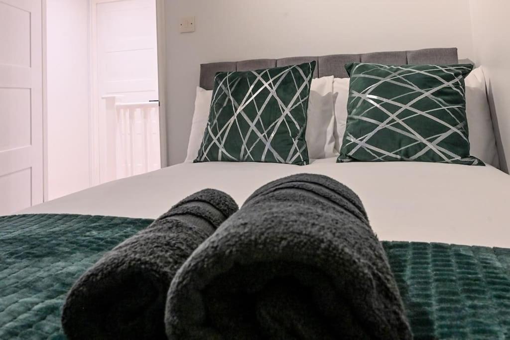 Modern 2 Bed Split Level Maisonette With Parking Appartamento *