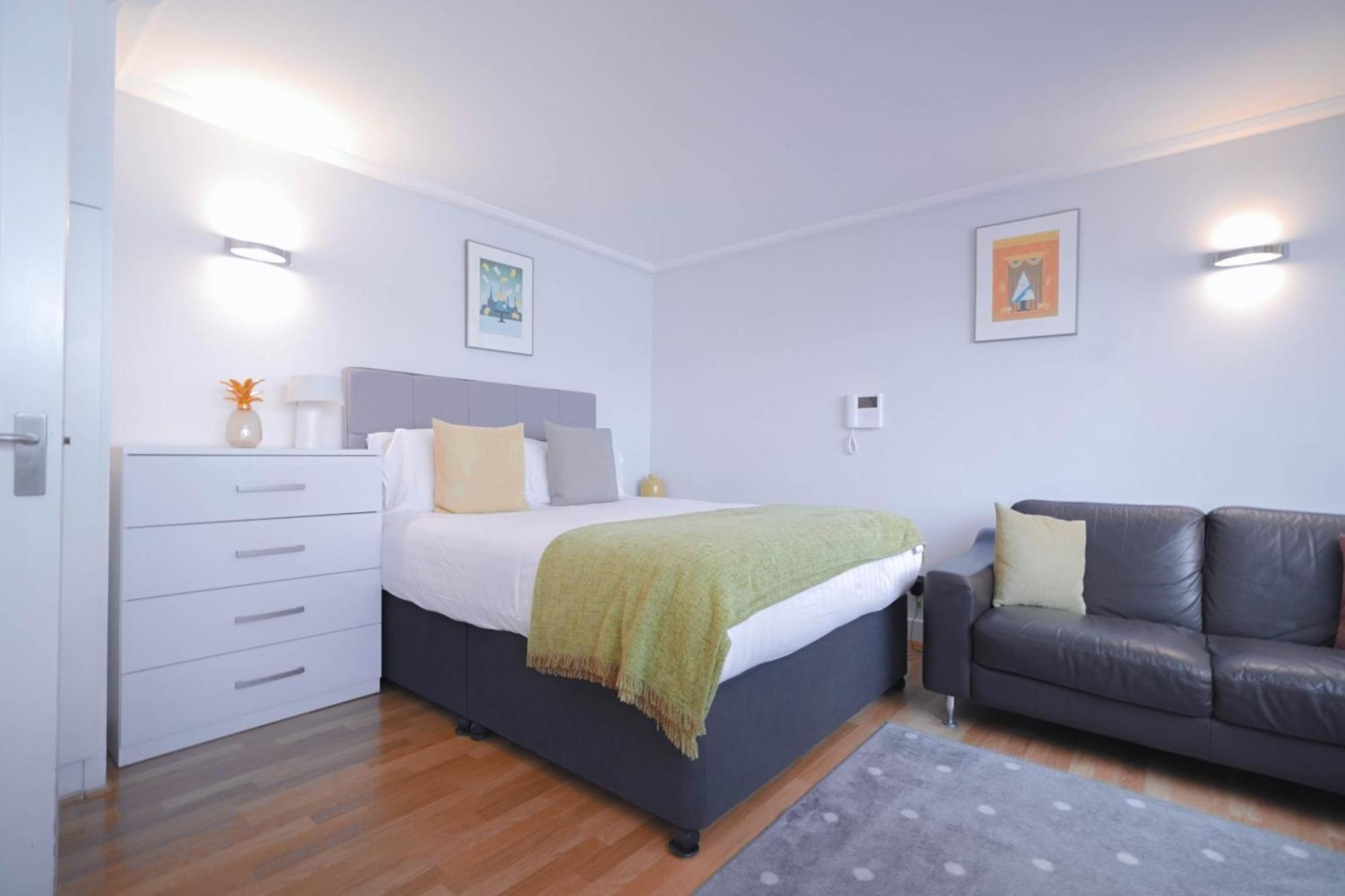 Camden Serviced Apartment *