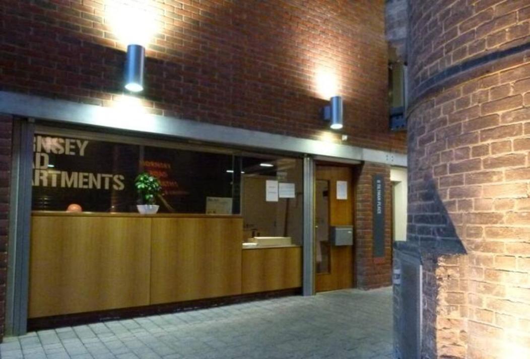 Bright & Spacious Double Bedroom With Ensuite And Concierge! Paid Parking Available Lägenhet *
