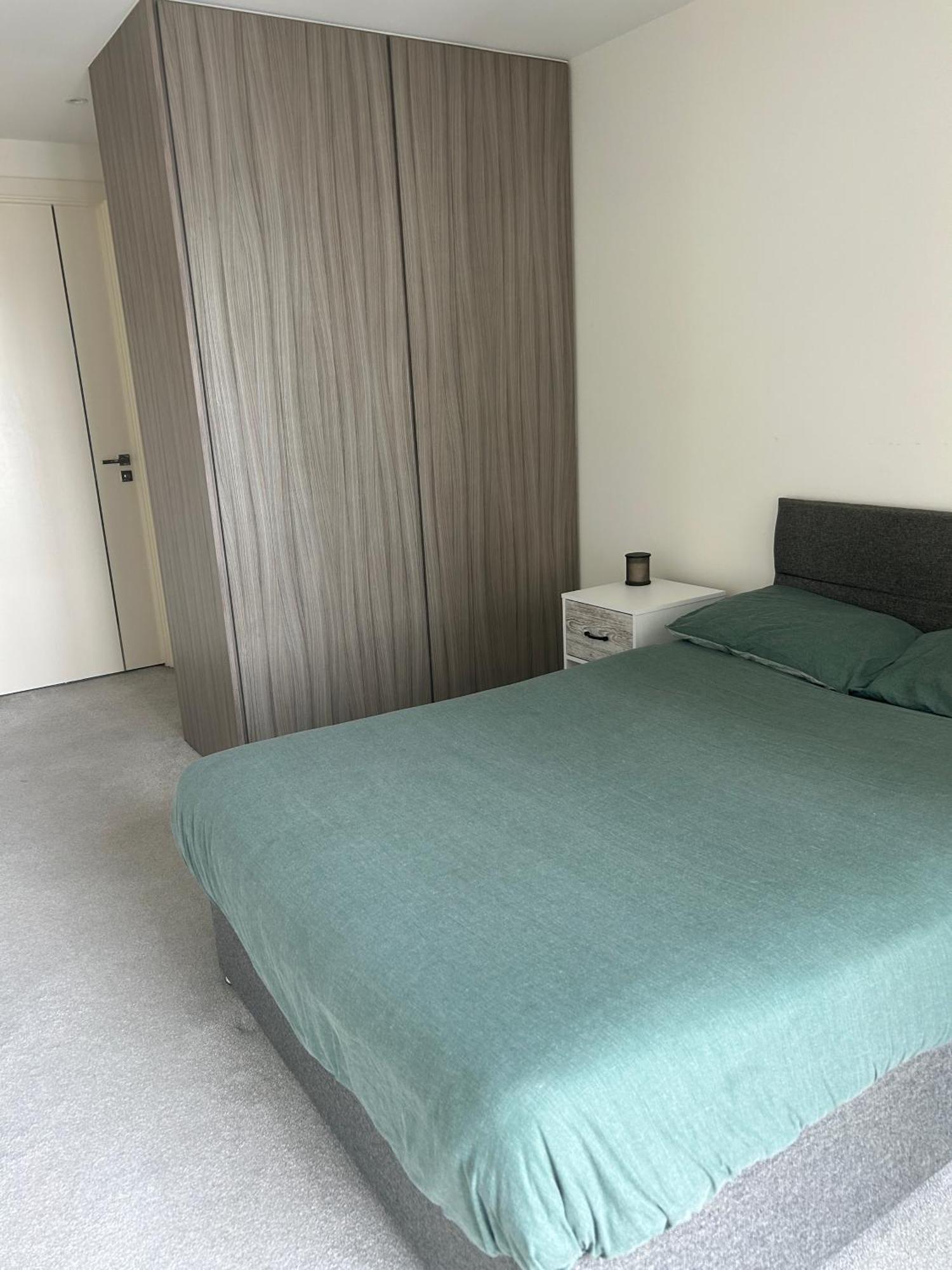 Luxury Riverside With Easy Access To London, O2, Excel Centre And Parking Apartment London