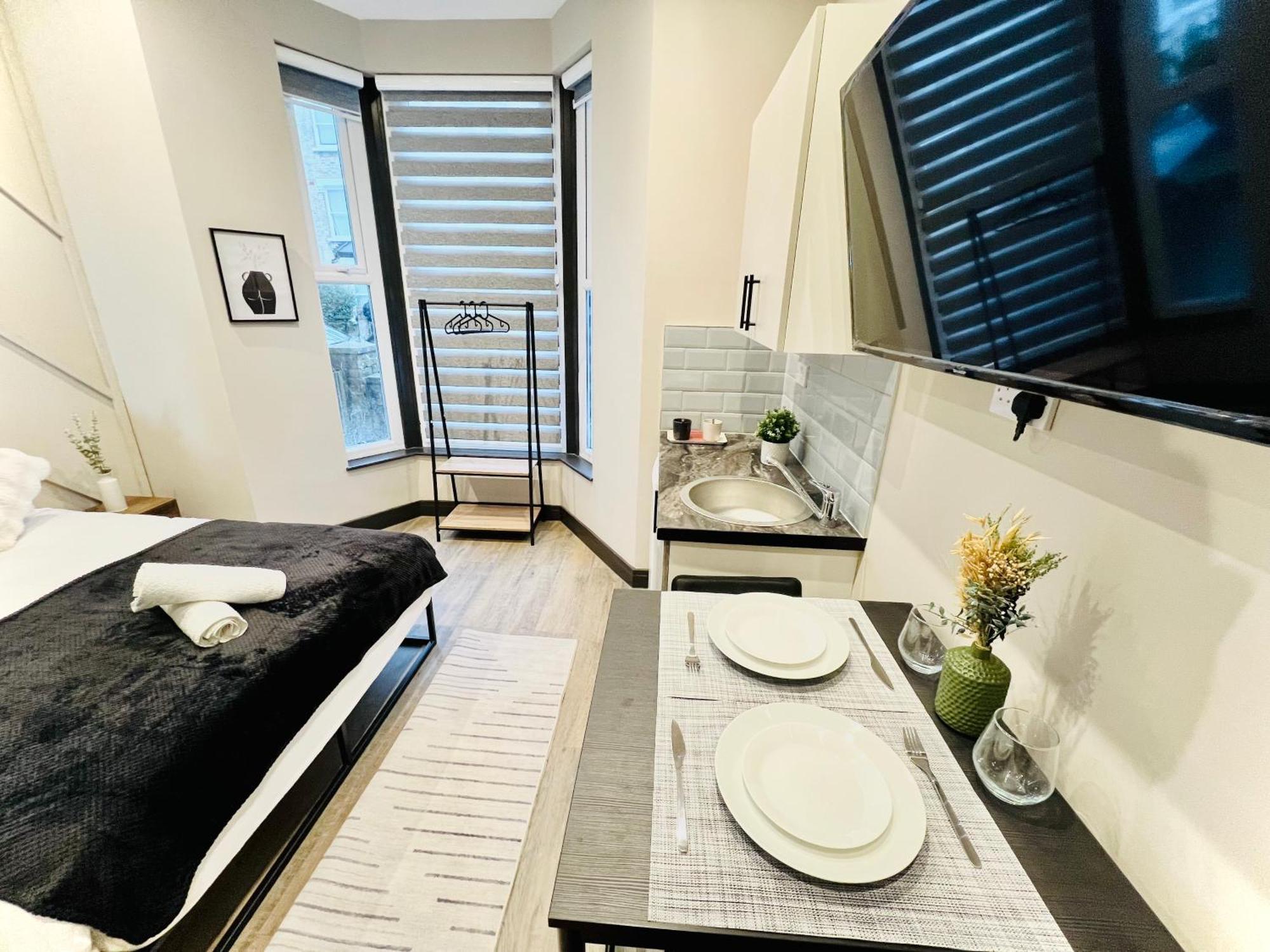72 Charm Great Location Ii London