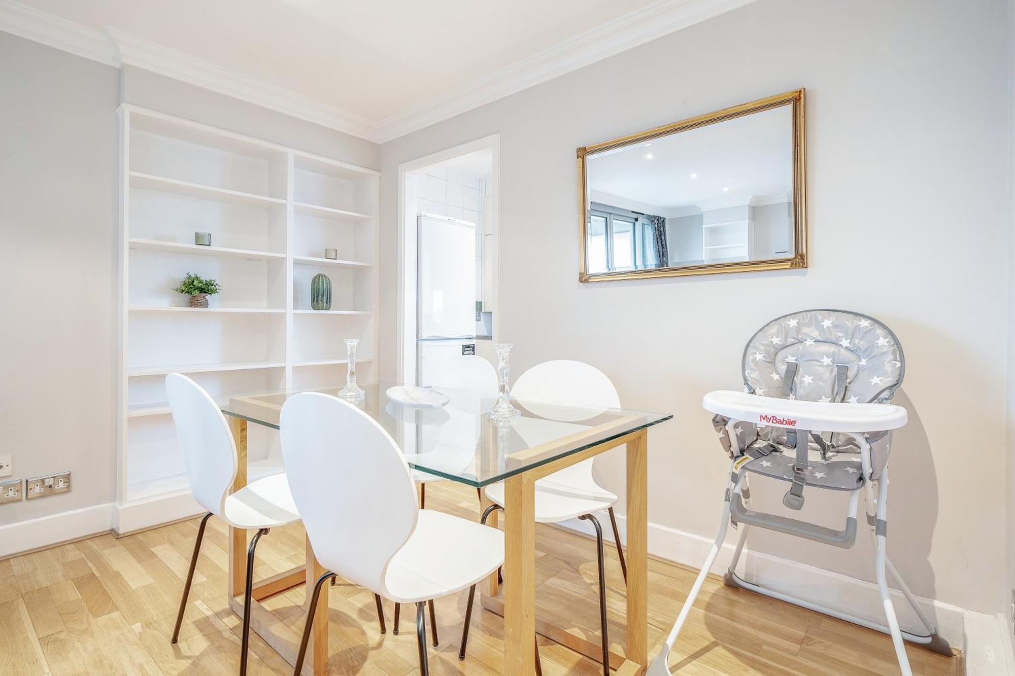 Stunning Flat On King's Road, Chelsea With Balcony Appartamento Londra