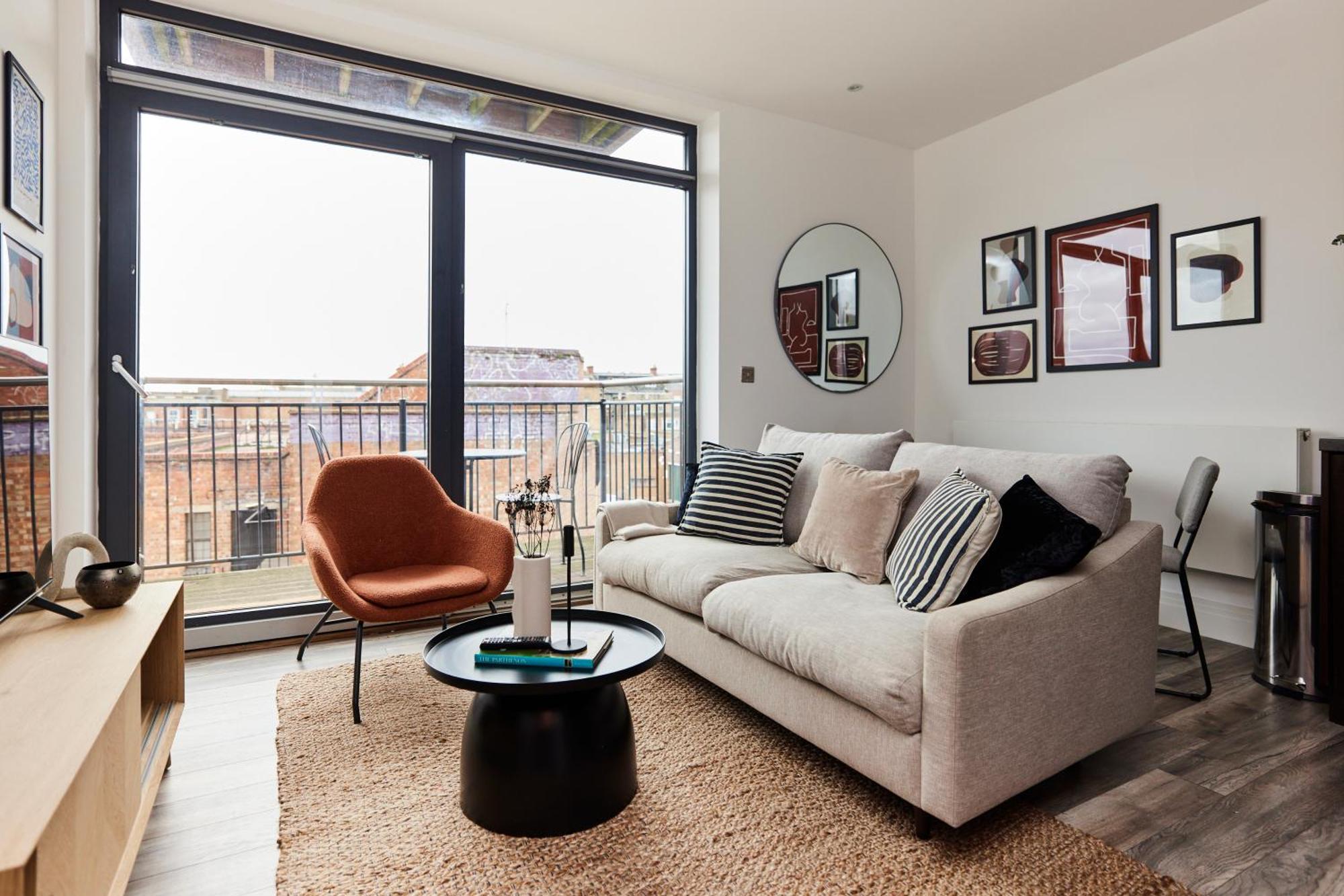The Wembley Crib - Lovely 1bdr Flat With Balcony London