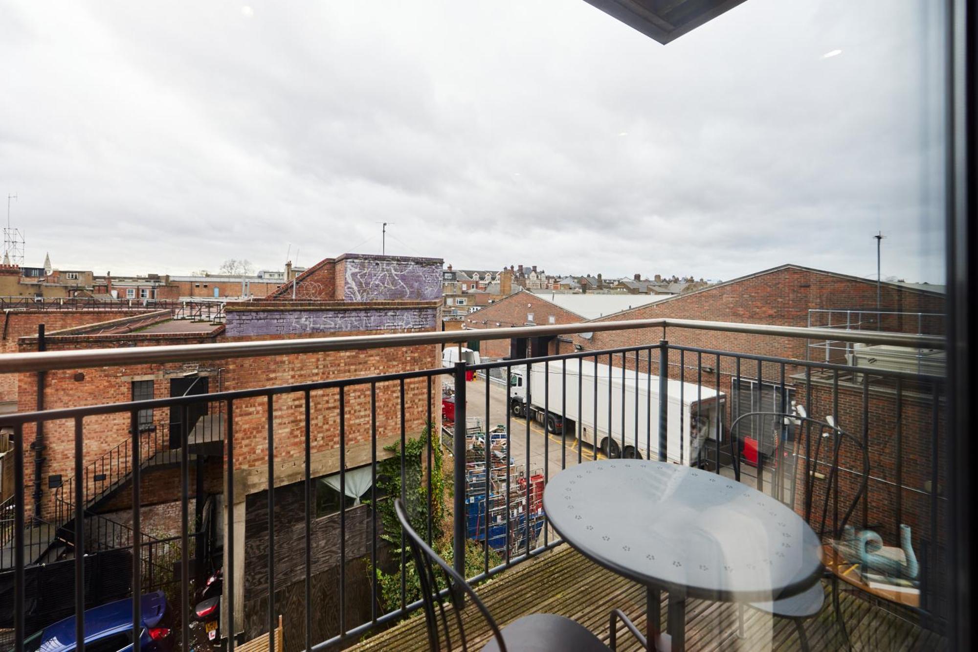 The Wembley Crib - Lovely 1bdr Flat With Balcony Apartment