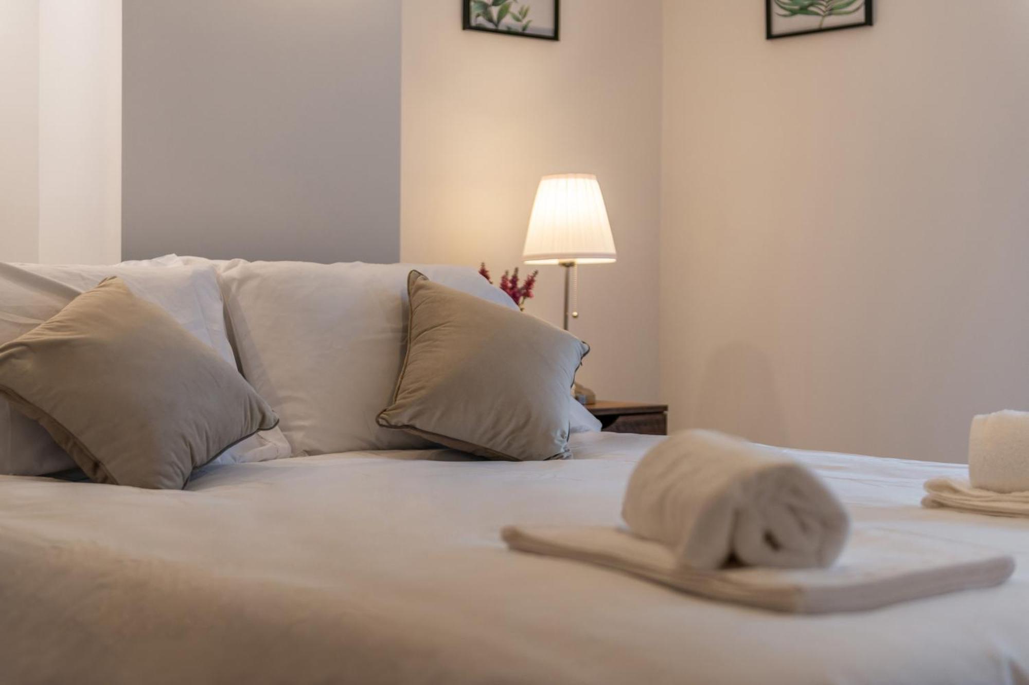 A Golden Haven Retreat In Lägenhet
