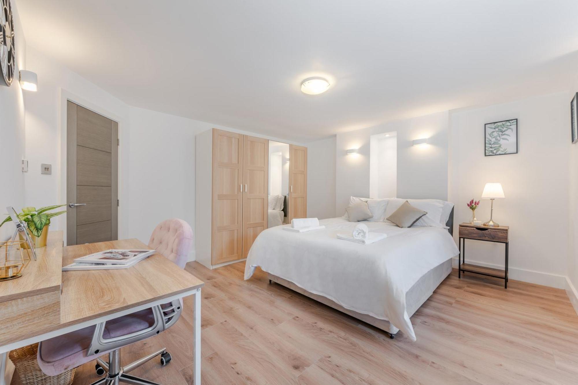 A Golden Haven Retreat In Lägenhet London