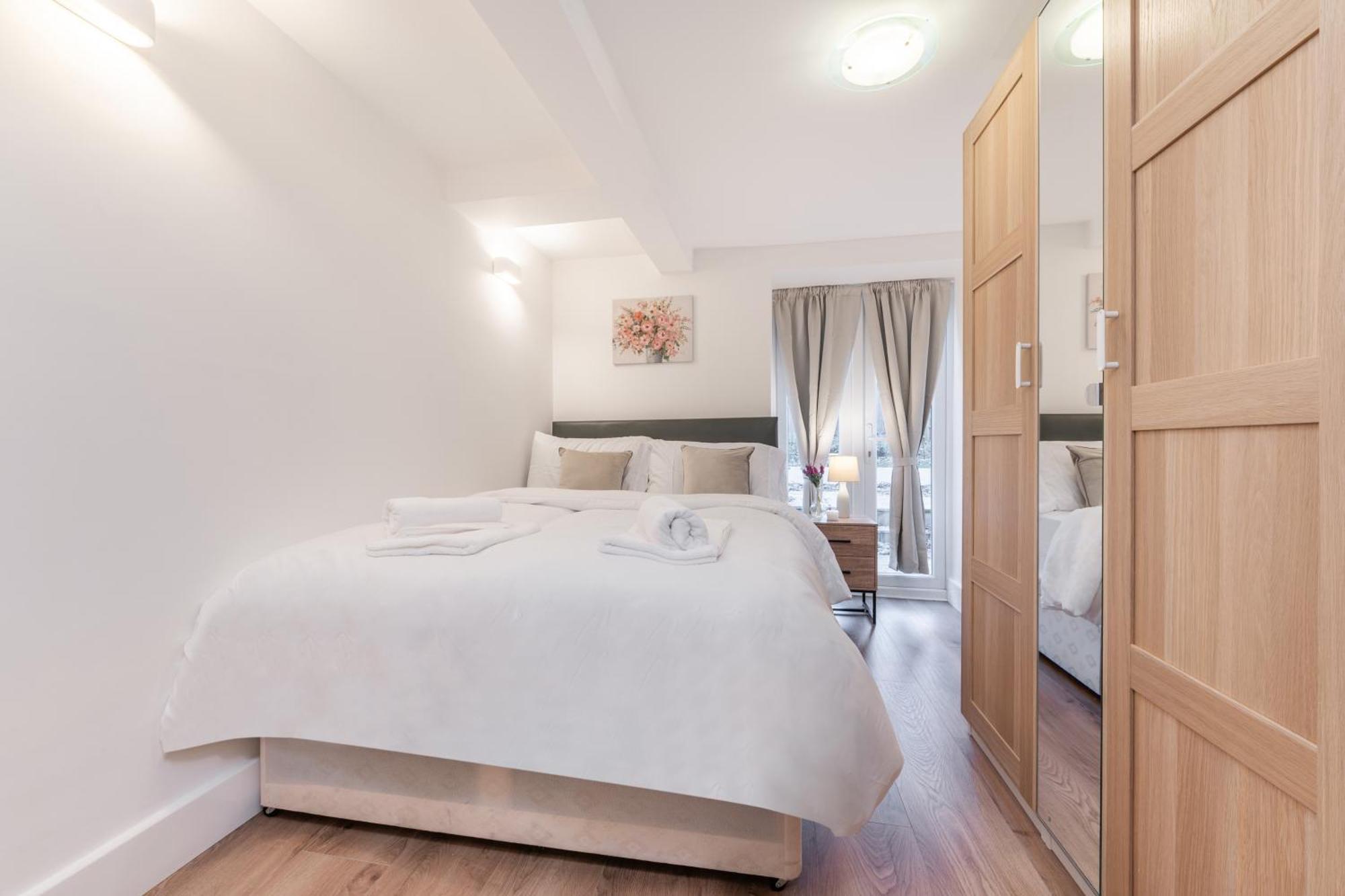A Golden Haven Retreat In Lägenhet