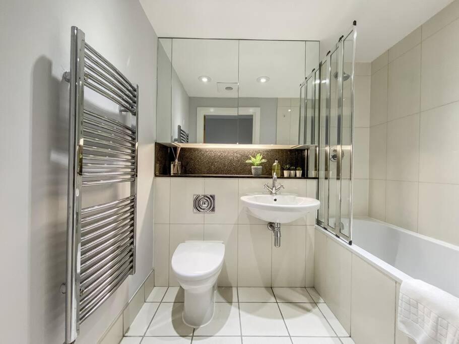 Luxury Riverside Retreat With Stunning Views * Londen