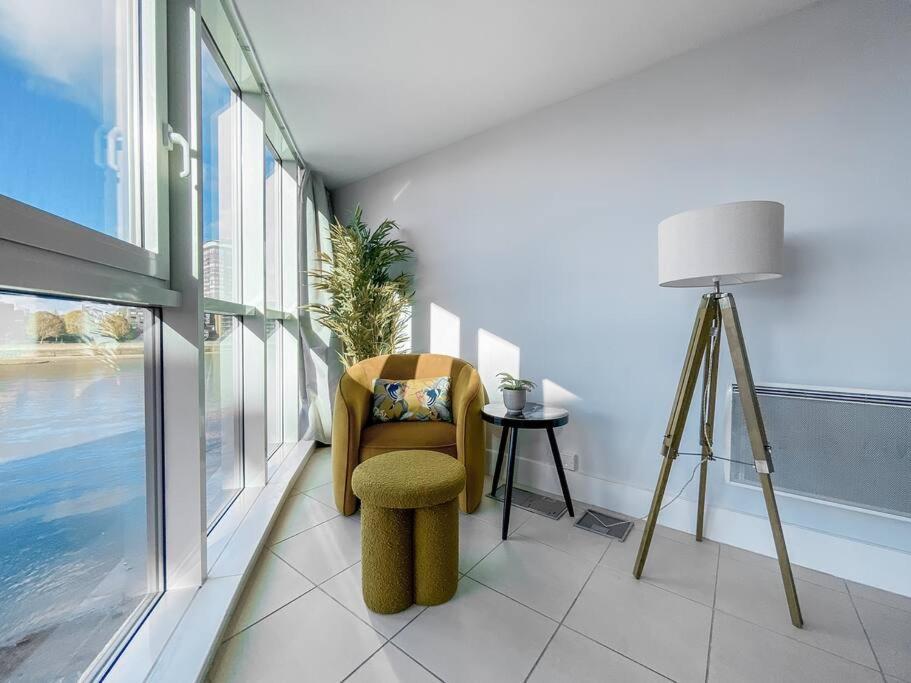 Luxury Riverside Retreat With Stunning Views Appartement *
