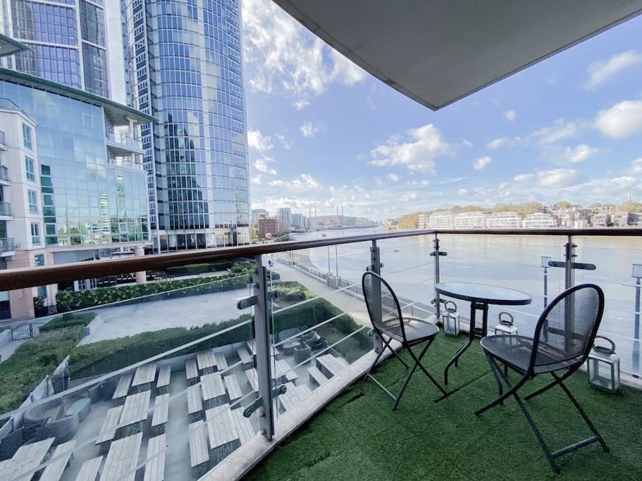 Luxury Riverside Retreat With Stunning Views Appartement