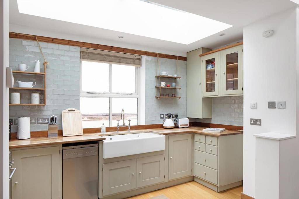 Exceptional Mews House In Chelsea