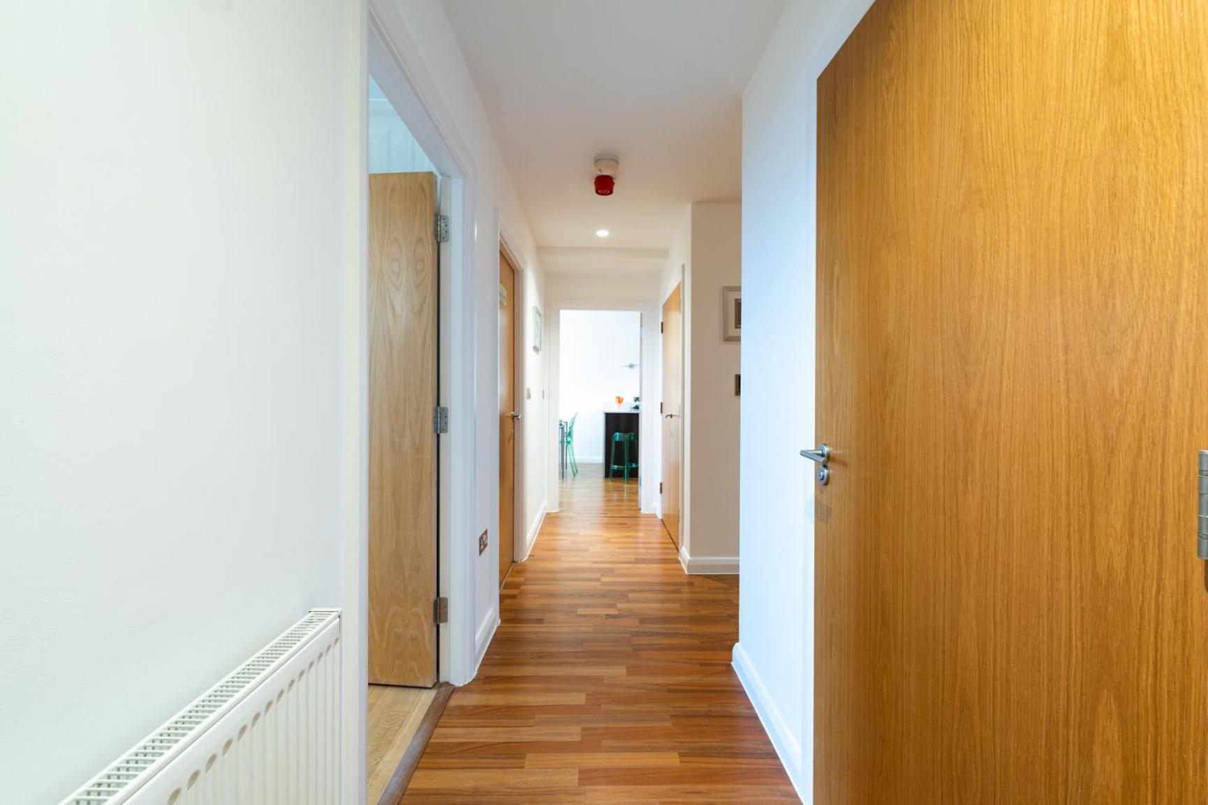Two Bedroom Flat With Balcony In Central Wimbledon Lägenhet