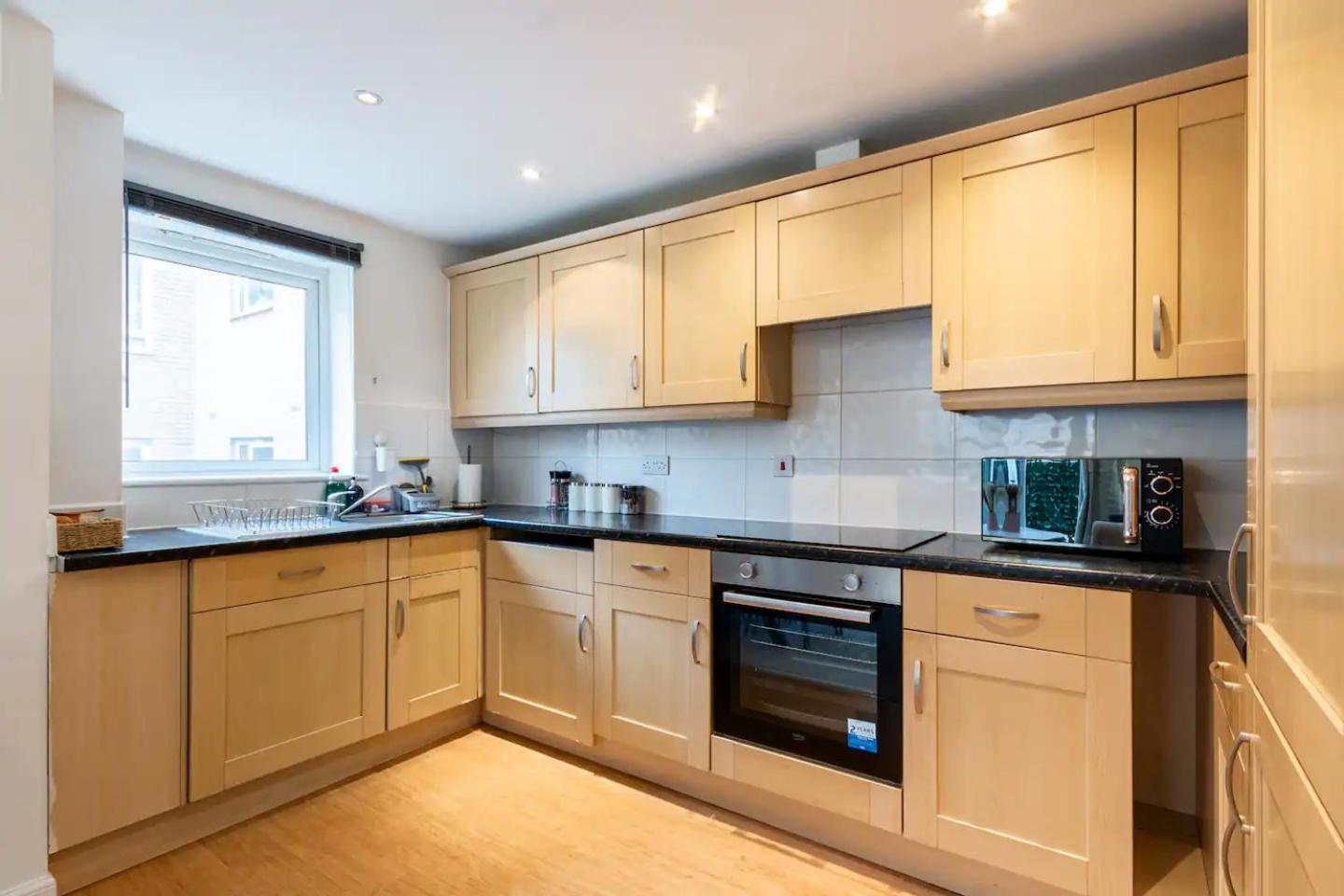 Appartement Live The Wembley Buzz! Stylish Flat Near Station & Amenities Londen