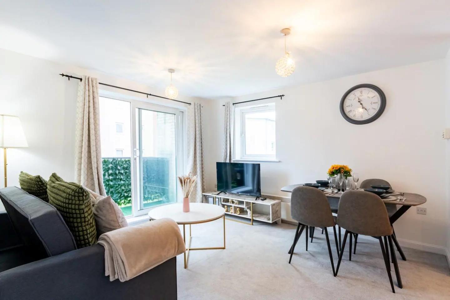 Live The Wembley Buzz! Stylish Flat Near Station & Amenities * Londen