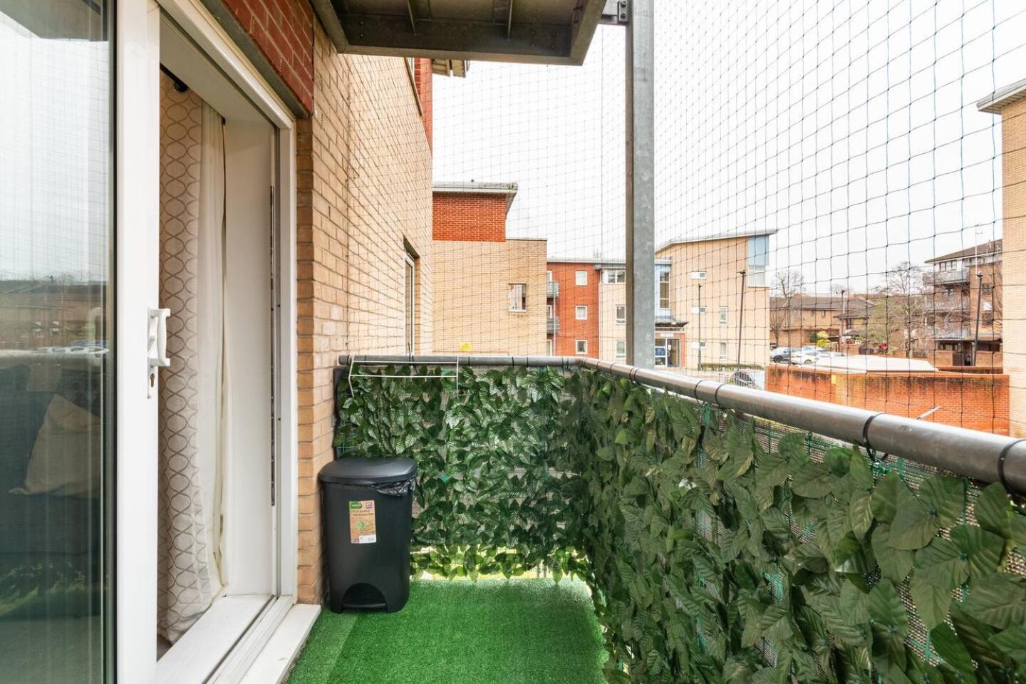 Live The Wembley Buzz! Stylish Flat Near Station & Amenities * Londen