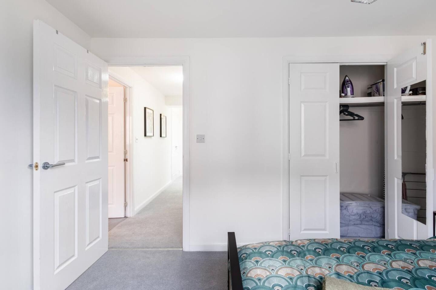 Live The Wembley Buzz! Stylish Flat Near Station & Amenities Londen