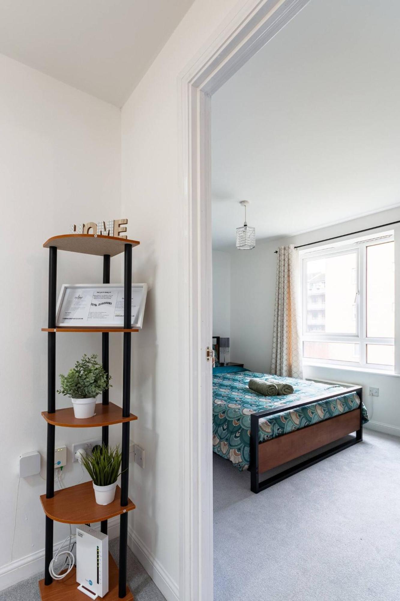 Live The Wembley Buzz! Stylish Flat Near Station & Amenities Appartement Londen