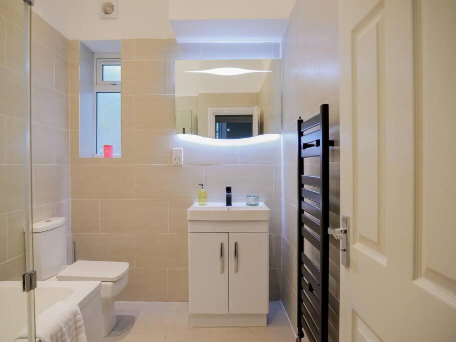 Charming Oasis With Garden London