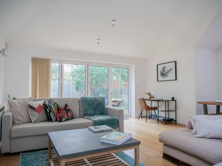 Charming Oasis With Garden Apartment