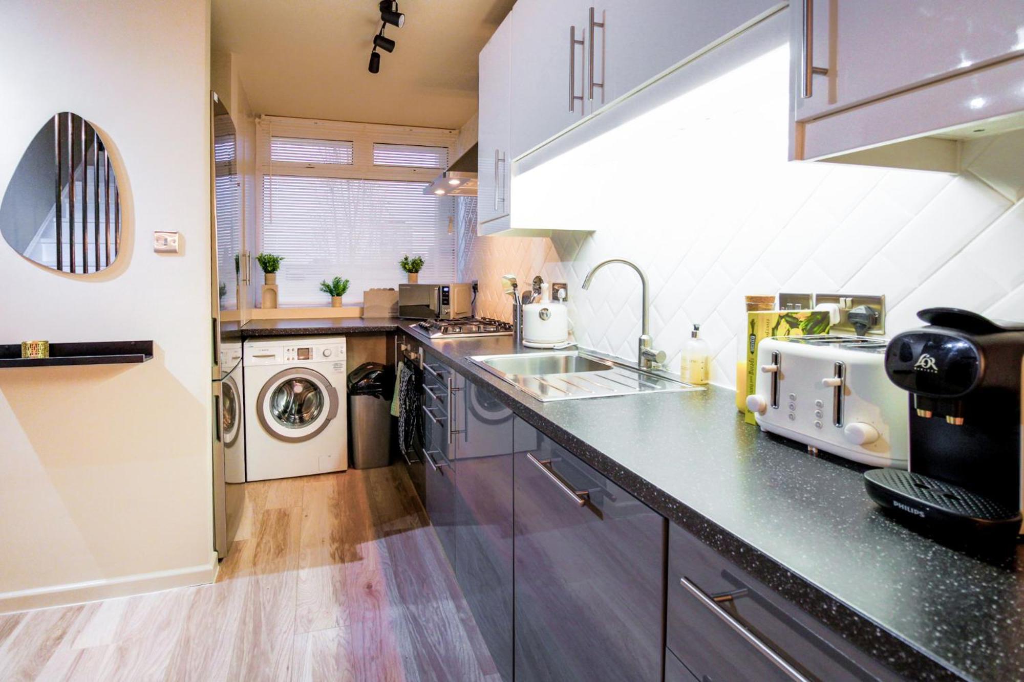 2br Flat King Bed 4 Min To Dlr Easy Access Appartamento