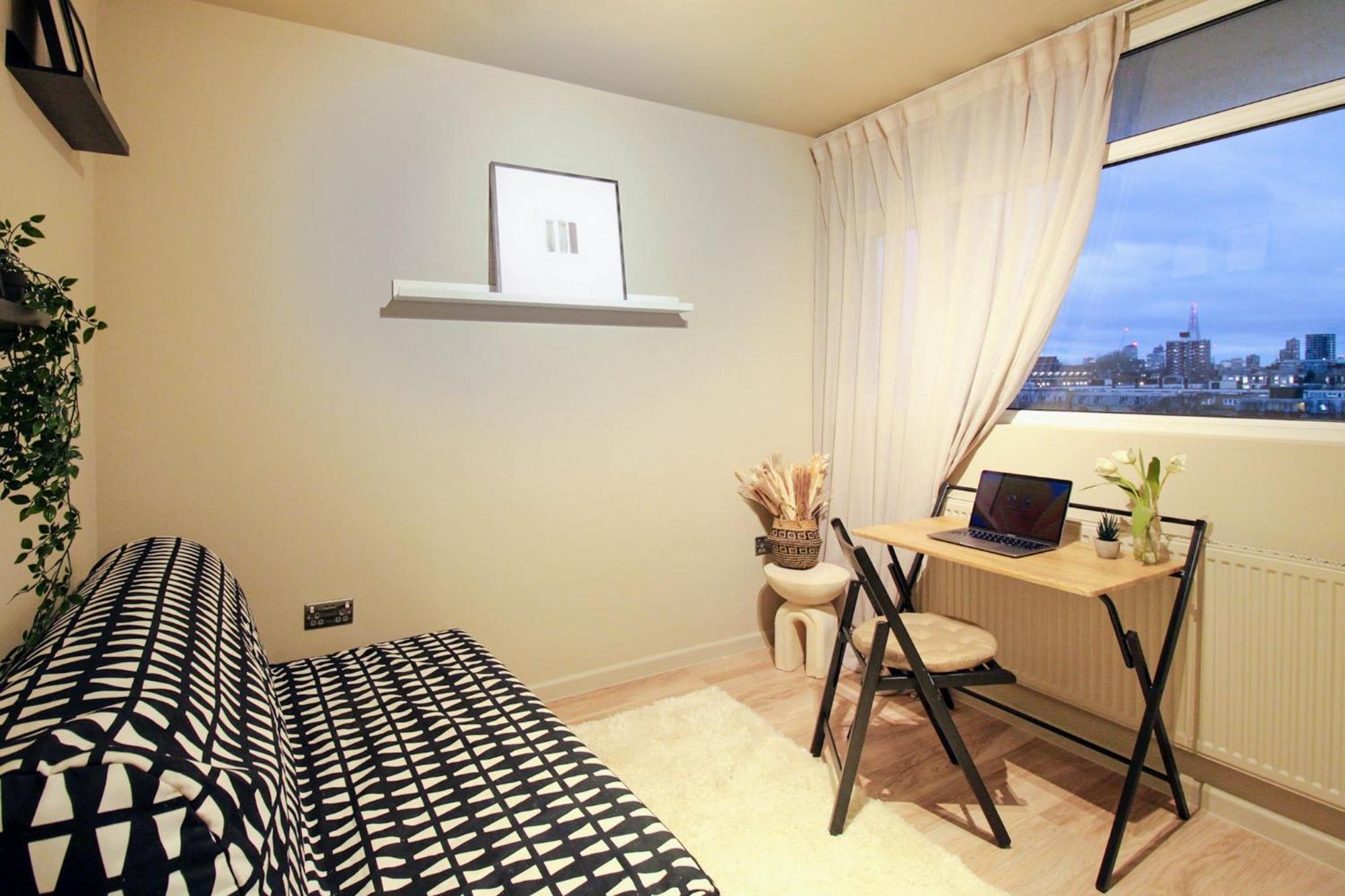 Appartamento 2br Flat King Bed 4 Min To Dlr Easy Access Londra