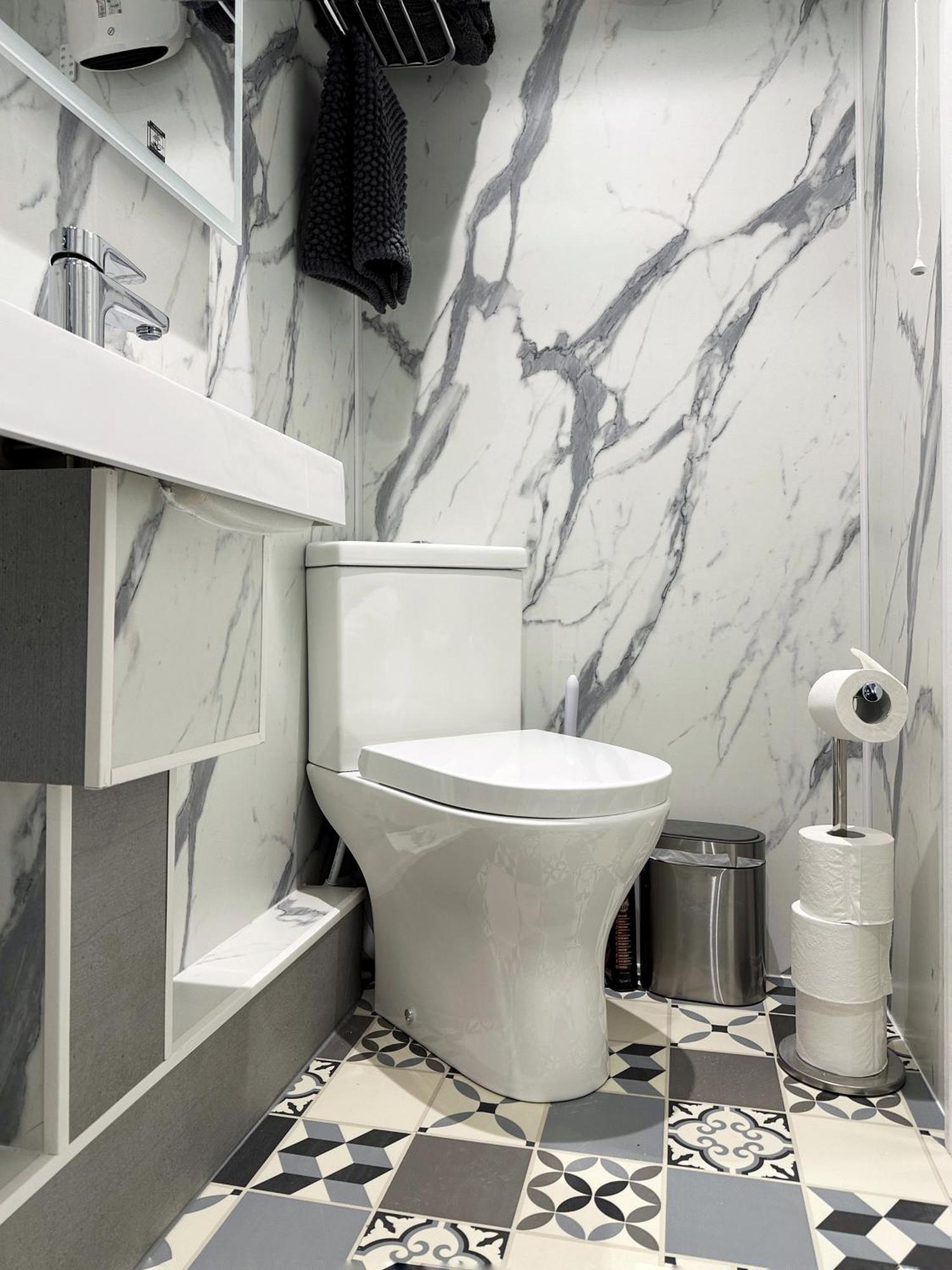 Kensington Hosted By Airoperate Near Notting Hill - 1 Double Bed , 1 Sofa Bed, Ground Floor Via Private Entrance * Londra