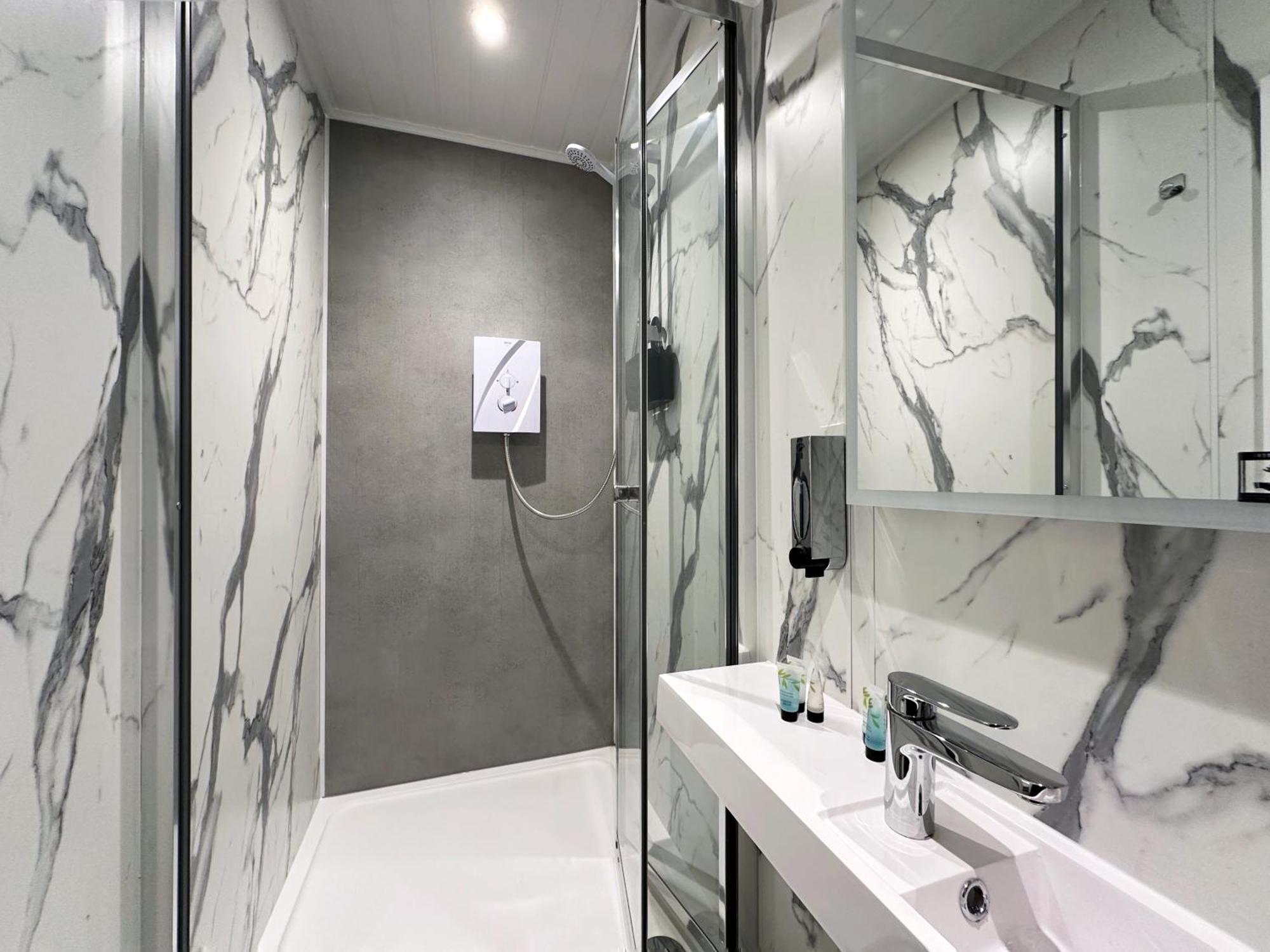 Kensington Hosted By Airoperate Near Notting Hill - 1 Double Bed , 1 Sofa Bed, Ground Floor Via Private Entrance Appartamento