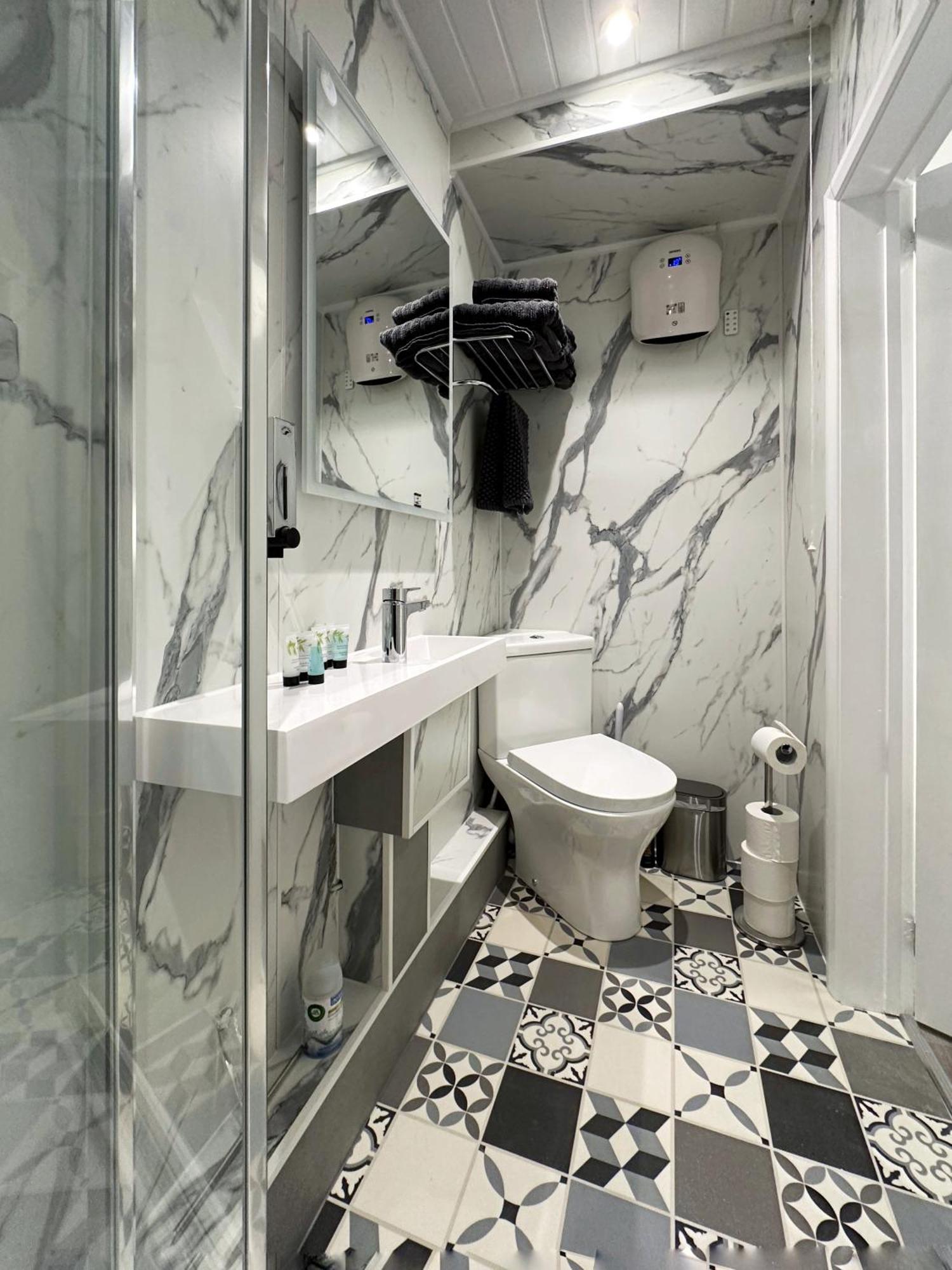 Lägenhet Kensington Studio Hosted By Airoperate Near Notting Hill - 1 Double Bed , 1 Sofa Bed, Ground Floor Via Private Entrance *