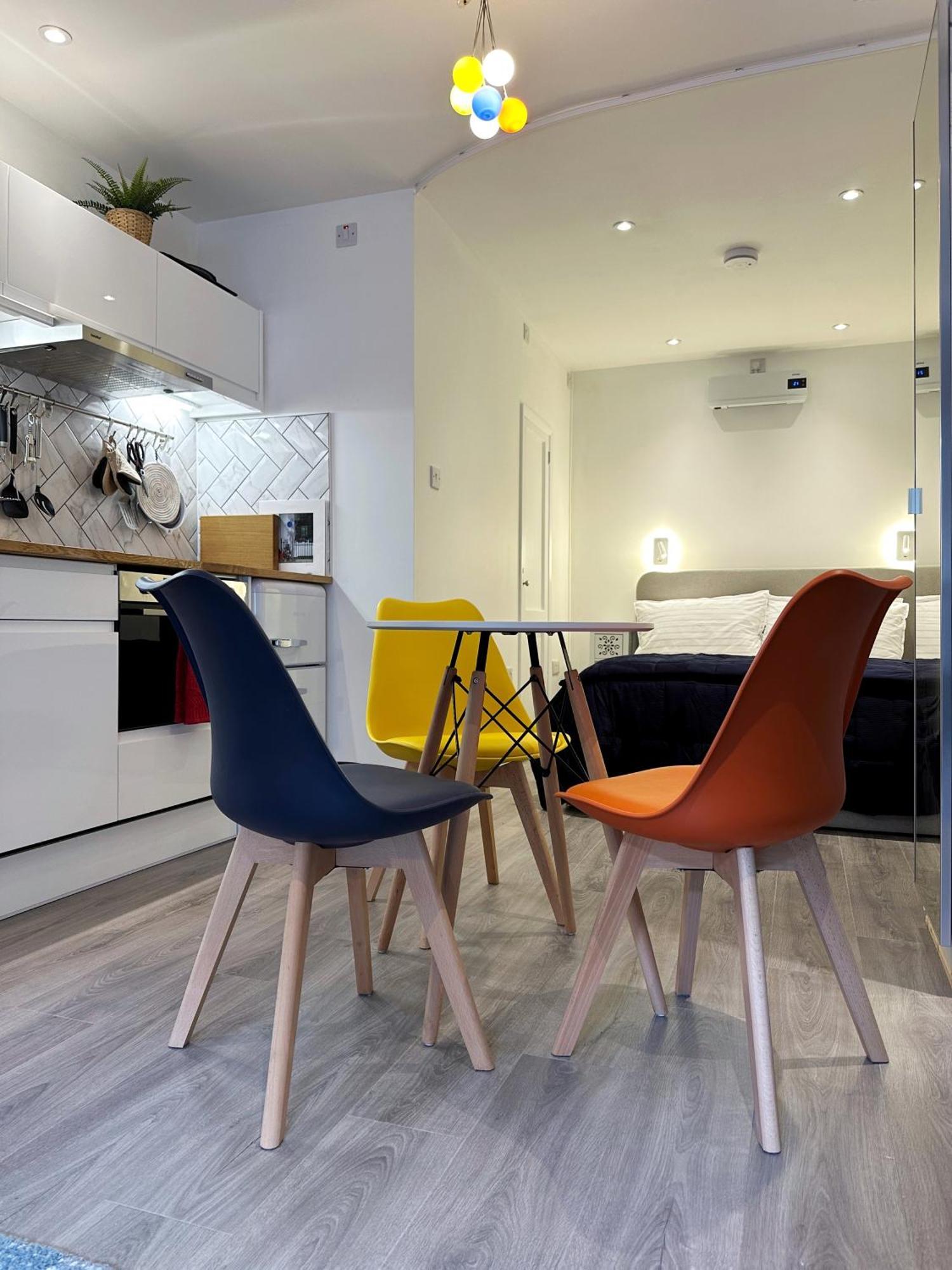 Appartamento Kensington Hosted By Airoperate Near Notting Hill - 1 Double Bed , 1 Sofa Bed, Ground Floor Via Private Entrance Londra