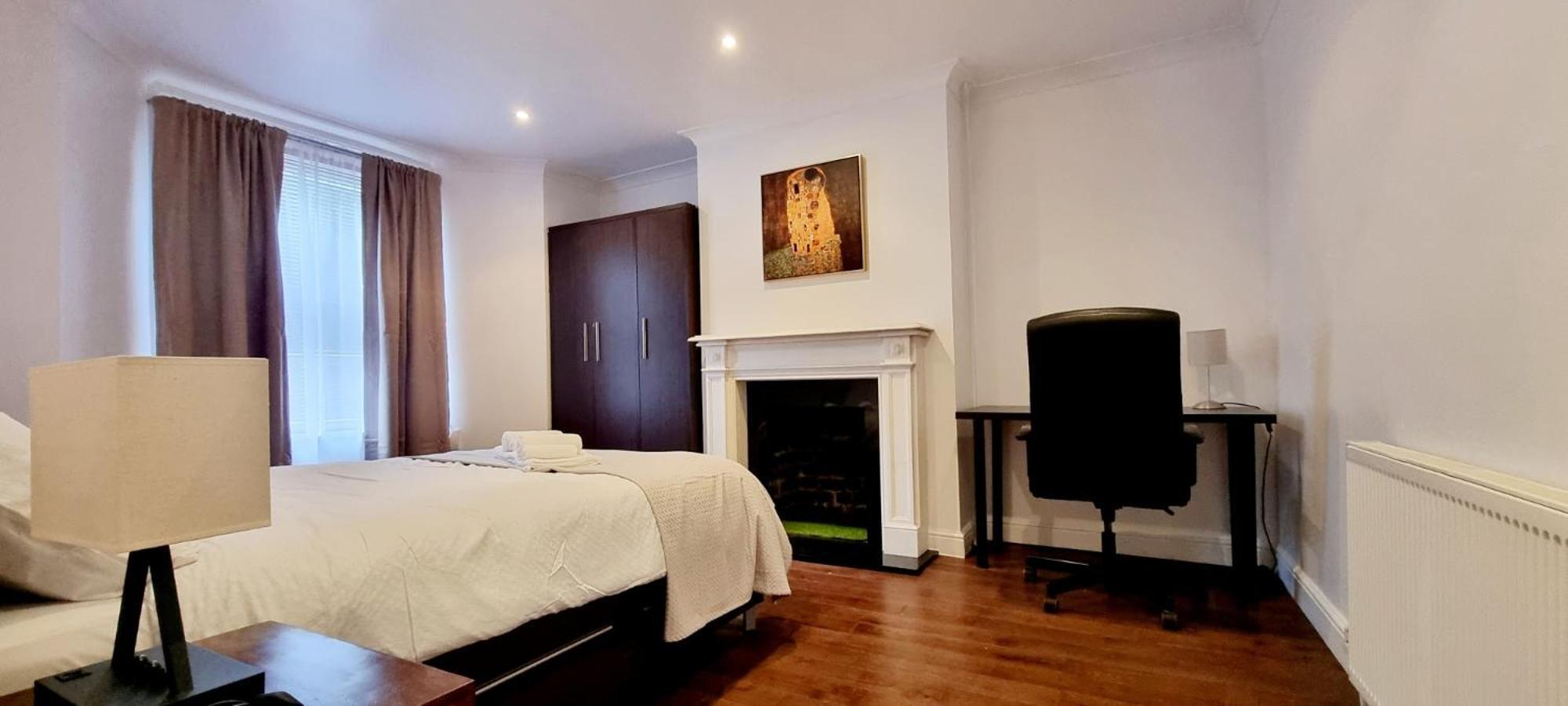 Charming Victorian With Aircon In Lägenhet London
