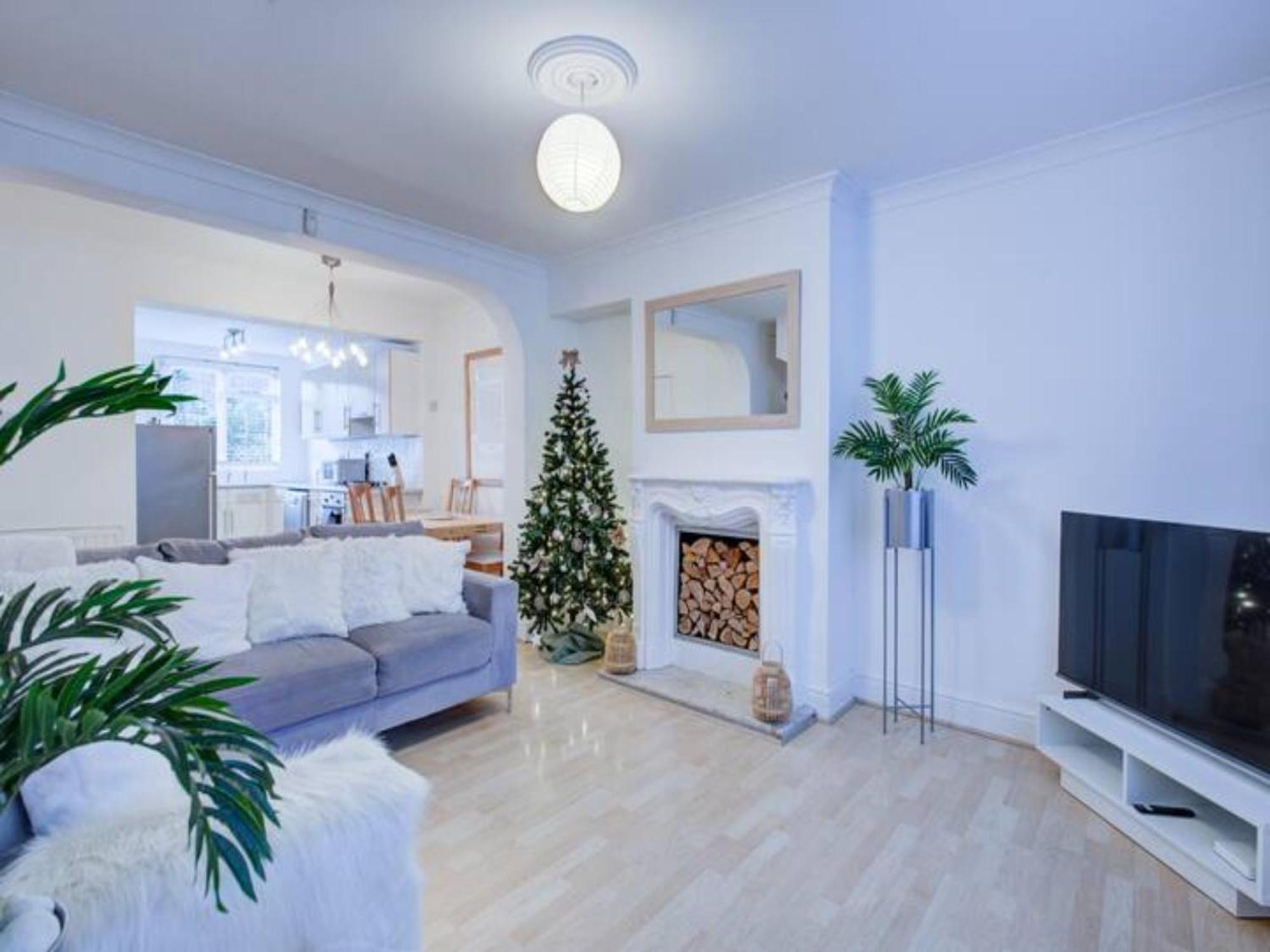 Pass The Keys Charming 2 Bedroom House Good Transport And Parking London