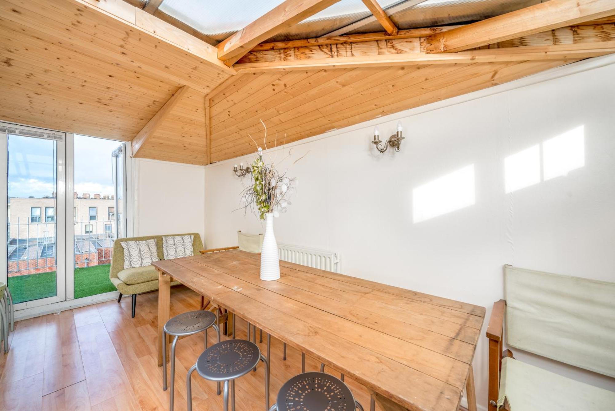 Cozy Maisonette Near Abbey Road Apartment *