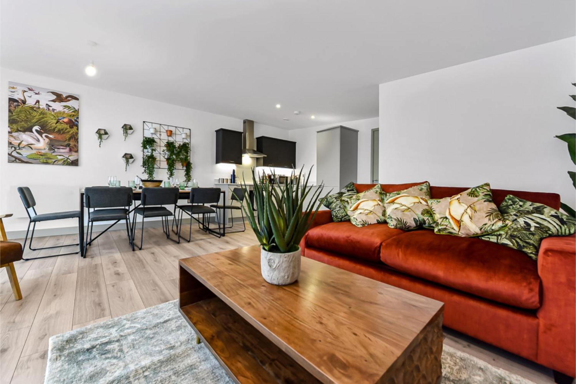 Appartamento Earthy Elegance: Nature Inspired Flat In Prime Location *