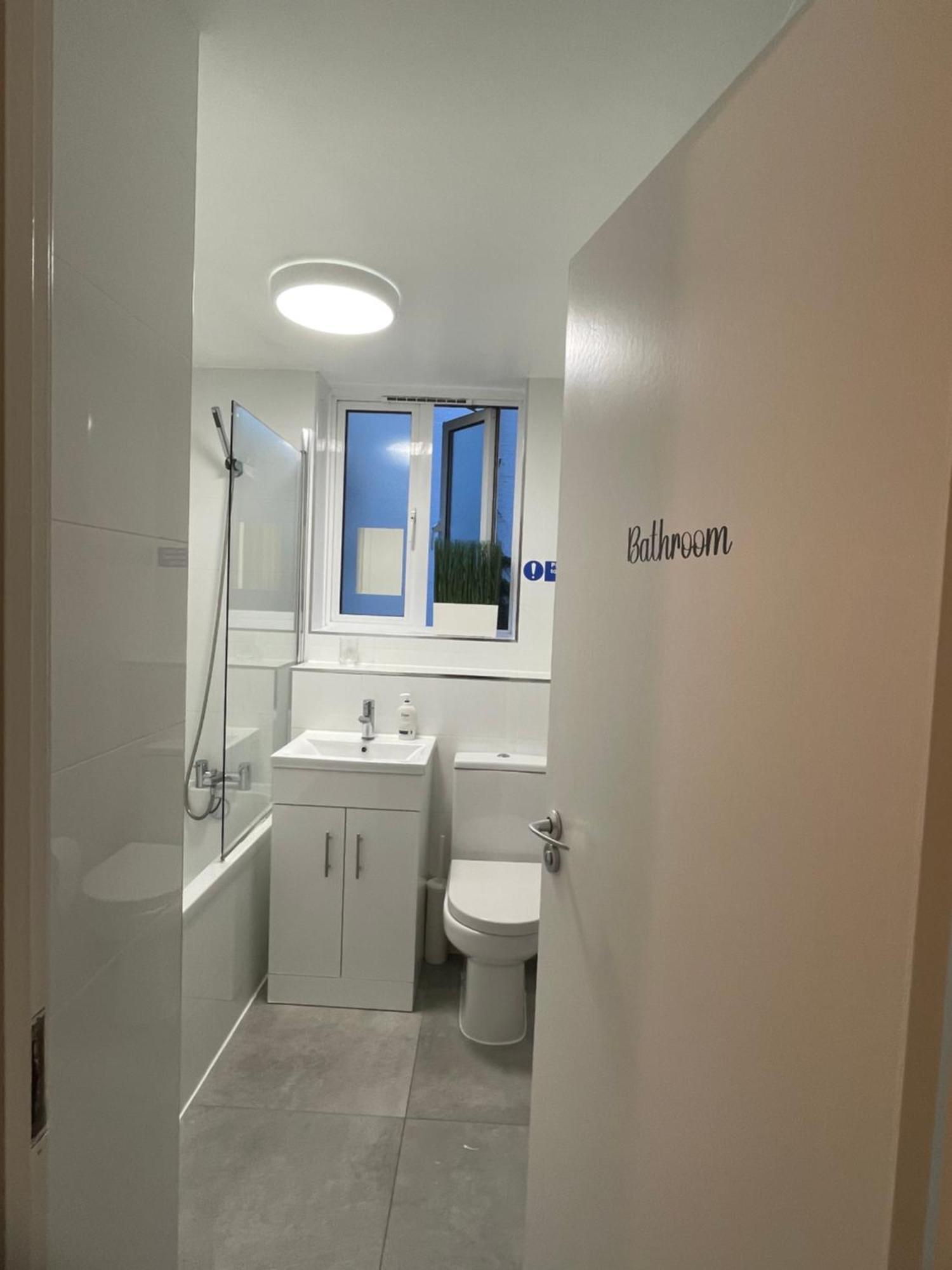 Privat overnatting Lovely Double In Euston & Square In *