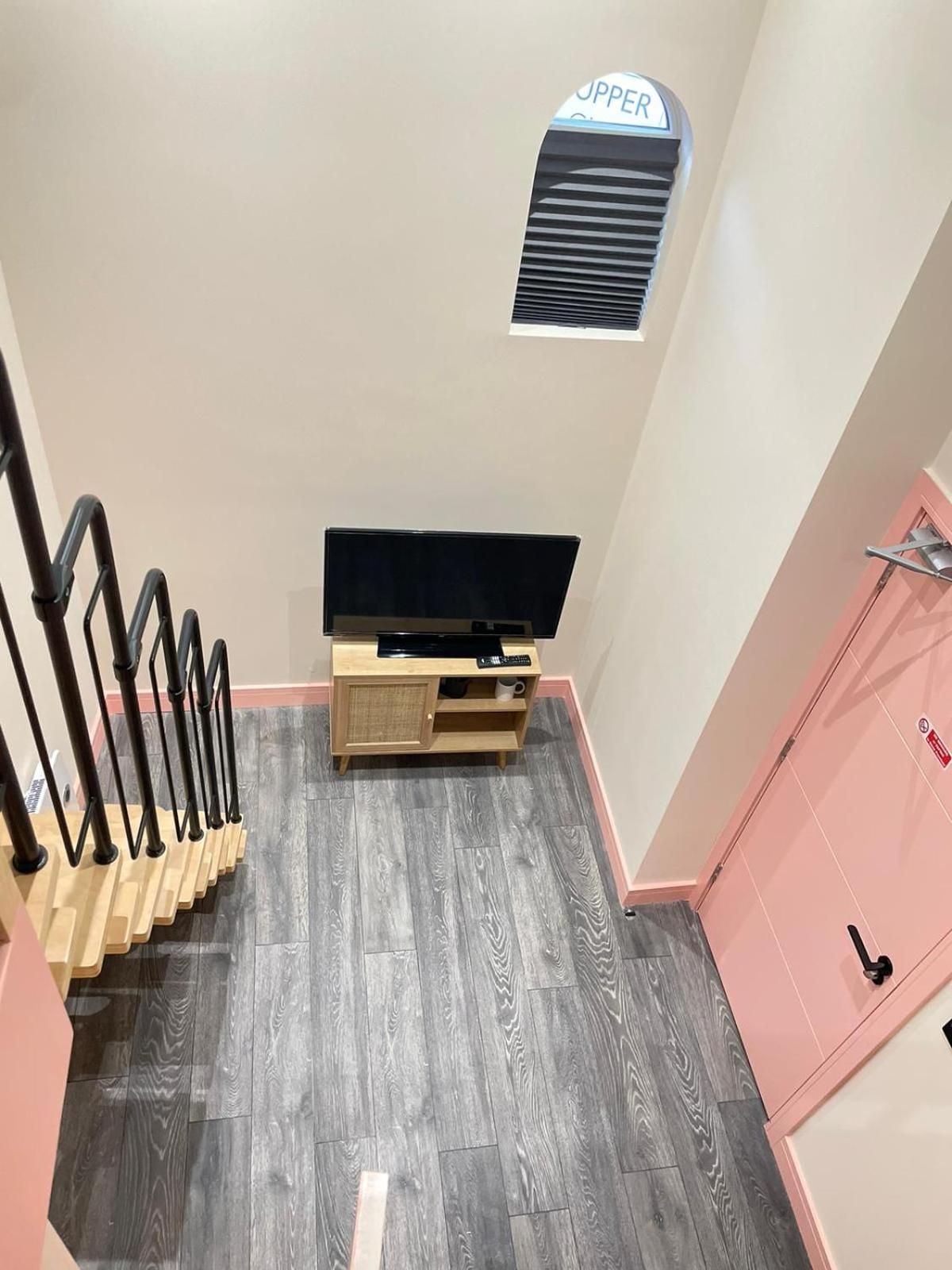 Pensionat Cozy En-suite Loft In Trendy Local London